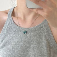Collar de humor novedoso con mariposa que cambia de color