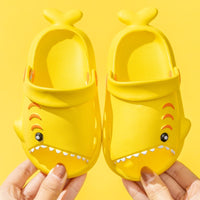 Zapatillas de dibujos animados lindos para niños y niñas Zapatos de jardín de tiburón pequeño