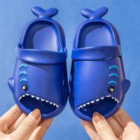 Zapatillas de dibujos animados lindos para niños y niñas Zapatos de jardín de tiburón pequeño
