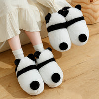 Pantuflas de felpa con cola de panda