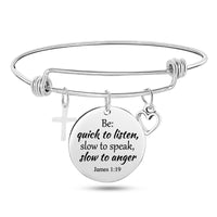 Pulsera con dije de brazalete cruzado con escritura bíblica
