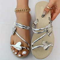 Pantoufles en forme de cœur, chaussures de plage d'été plates pour femmes