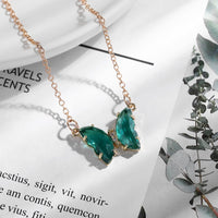 Collier papillon en pierre de cristal