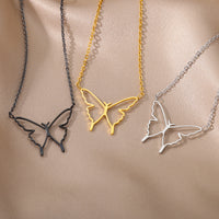 Collar con colgante de alas de mariposa huecas de acero inoxidable elegante y moderno para mujer