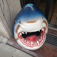 Décoration de jardin tête de requin ou d'alligator artificiel