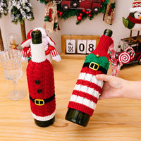 Cubierta de botella de vino de punto con decoración navideña