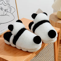 Pantuflas de felpa con cola de panda