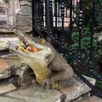 Décoration de jardin tête de requin ou d'alligator artificiel