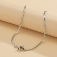 Collier simple à chaîne plate en os de serpent pour femmes