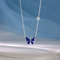 Collar de humor novedoso con mariposa que cambia de color