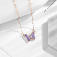 Collier papillon en pierre de cristal