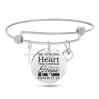 Pulsera con dije de brazalete cruzado con escritura bíblica