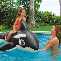 Fila flotante de ballena inflable