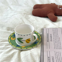 Tasse et soucoupe verte tulipe peinte à la main vintage