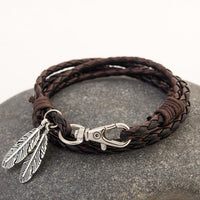 Bracelet en corde et plumes superposées en cuir