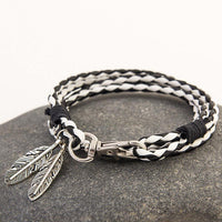 Bracelet en corde et plumes superposées en cuir