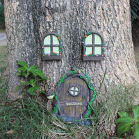 Ensemble de portes et fenêtres féeriques scintillantes dans le noir, décoration d'arbre de jardin