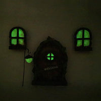 Ensemble de portes et fenêtres féeriques scintillantes dans le noir, décoration d'arbre de jardin