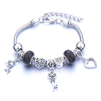Pulseras con dijes de cuentas grandes