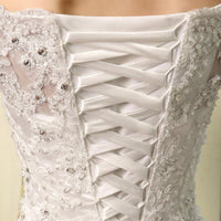 Vestido de novia con detalle de encaje y media manga