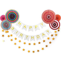 Abanicos de papel y pancartas de feliz cumpleaños