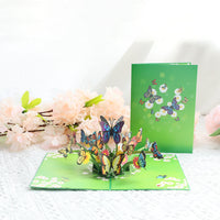 Tarjeta emergente del día de la madre con mariposas de colores