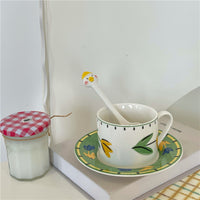 Tasse et soucoupe verte tulipe peinte à la main vintage