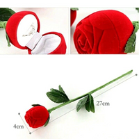 Caja de regalo de joyería con flor de rosa roja