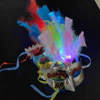 Masques de mascarade en plumes optiques rougeoyantes