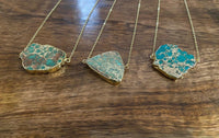 Collier d’or de sédiments marins de jaspe bleu