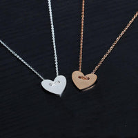 Collar simple con botones de corazón dulce