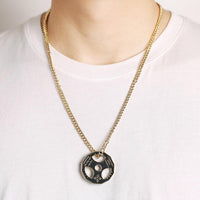 Colliers avec pendentifs d'haltères