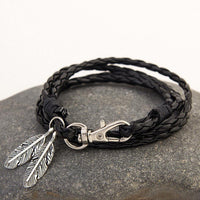 Bracelet en corde et plumes superposées en cuir