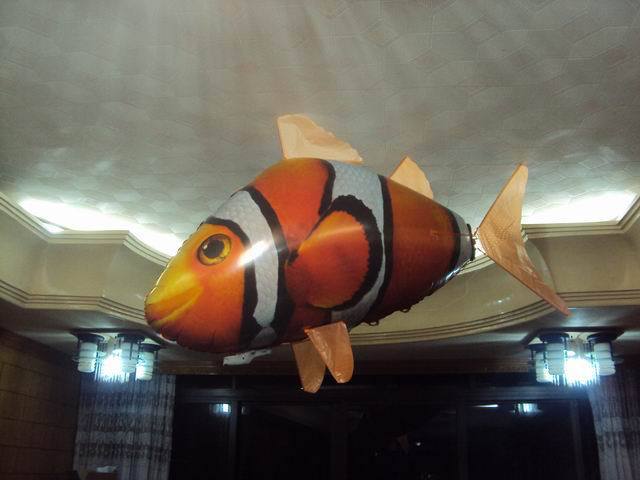 Infrared Remote Control Air Flying Fish Electric Air Suspension Shark Clown Fish, Helium Balloon Inflatable Toy