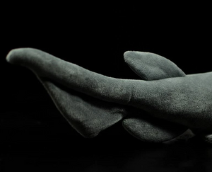Peluche douce en forme de requin à volants
