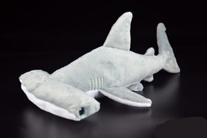 Lindo muñeco de tiburón martillo