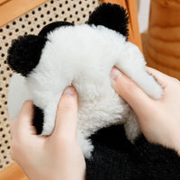 Pantuflas de felpa con cola de panda
