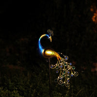 Lámpara decorativa enchufable con adorno de arte del hierro artesanal de pavo real Solar