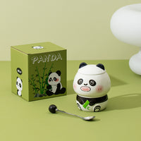 Taza con tapa y cuchara con diseño de panda en relieve de dibujos animados
