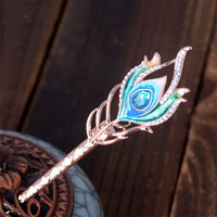Horquilla retro con diseño de plumas de pavo real
