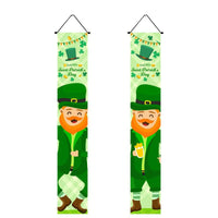 Couplet de porche de la fête nationale irlandaise avec drapeau