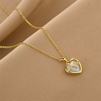 Collier pendentif coeur opale battement de coeur
