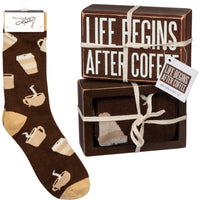 La vida comienza después del café - Juego de calcetines y letrero en caja