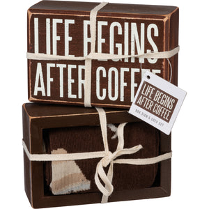 La vida comienza después del café - Juego de calcetines y letrero en caja