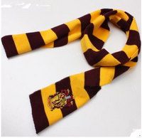 Écharpes avec badge du Collège Harry Potter
