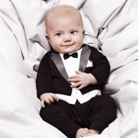 Disfraz mameluco de esmoquin y pajarita negra (bebé/niño pequeño)