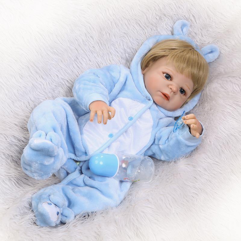 Muñeca bebé reborn con pijama de conejito