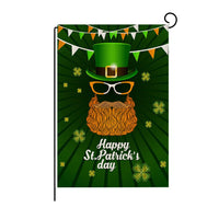 Bandera de jardín del día de San Patricio con estampado de trébol de cuatro hojas verde
