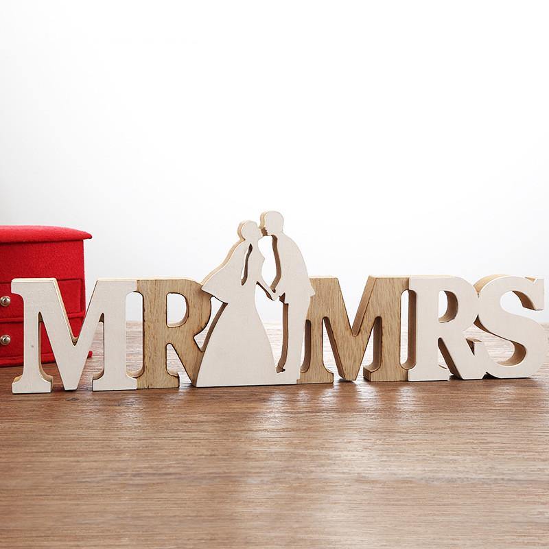 Décoration de mariage en bois MR & MRS