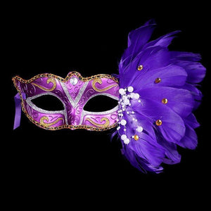 Máscara de mascarada de Mardi Gras con plumas